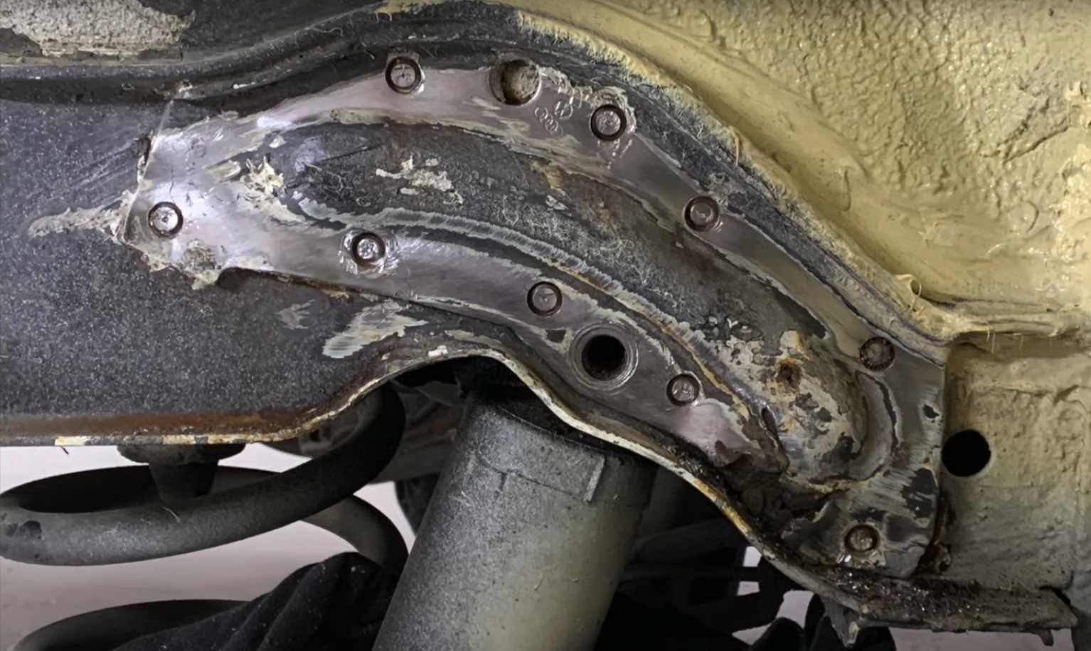 VW T4 - Das Längsträger Verstärkungsblech