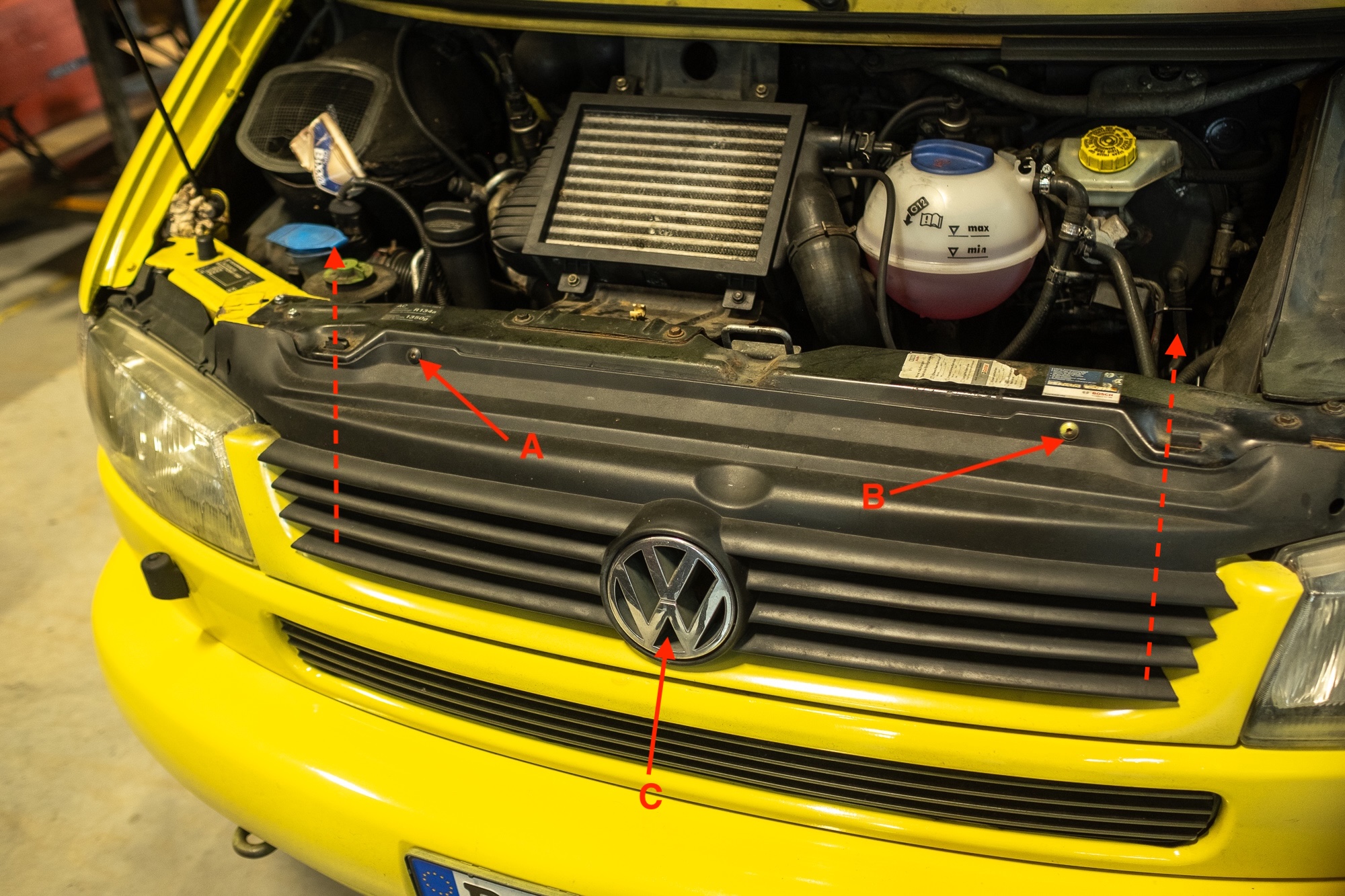 Kühlergrill entfernen VW T4