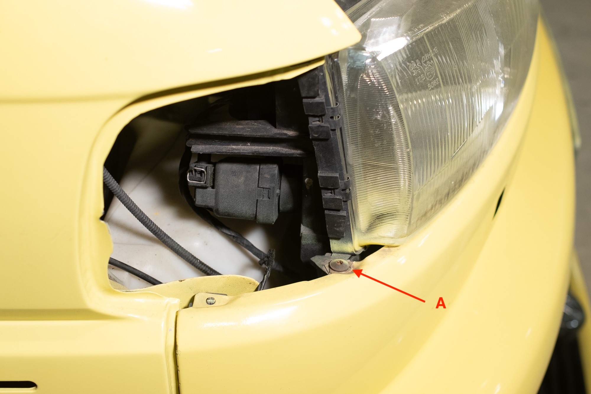 Schraube unter Blinker VW T4